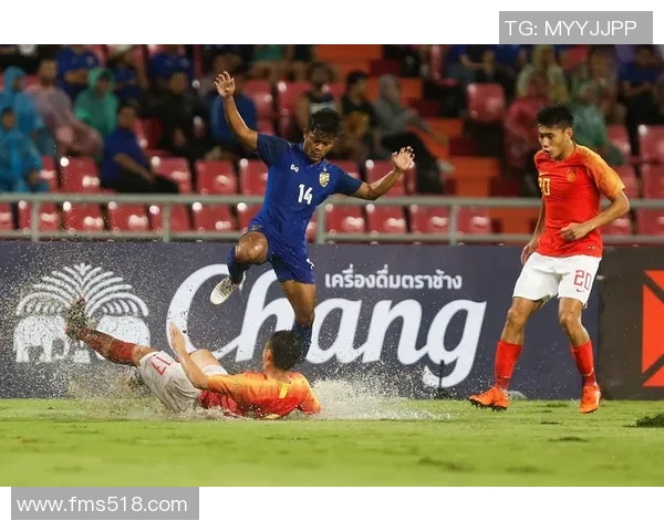 哈维西蒙斯的崛起与未来展望：年轻球员如何改变足球格局