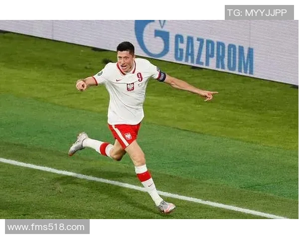 莱万再创辉煌带领球队冲击冠军梦想展现无与伦比的足球天赋与领导力